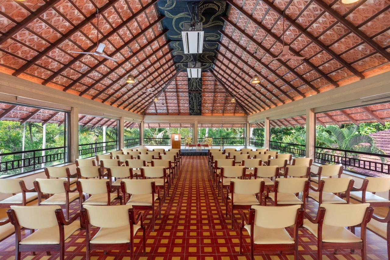 Estuary Sarovar Portico Poovar Exterior foto