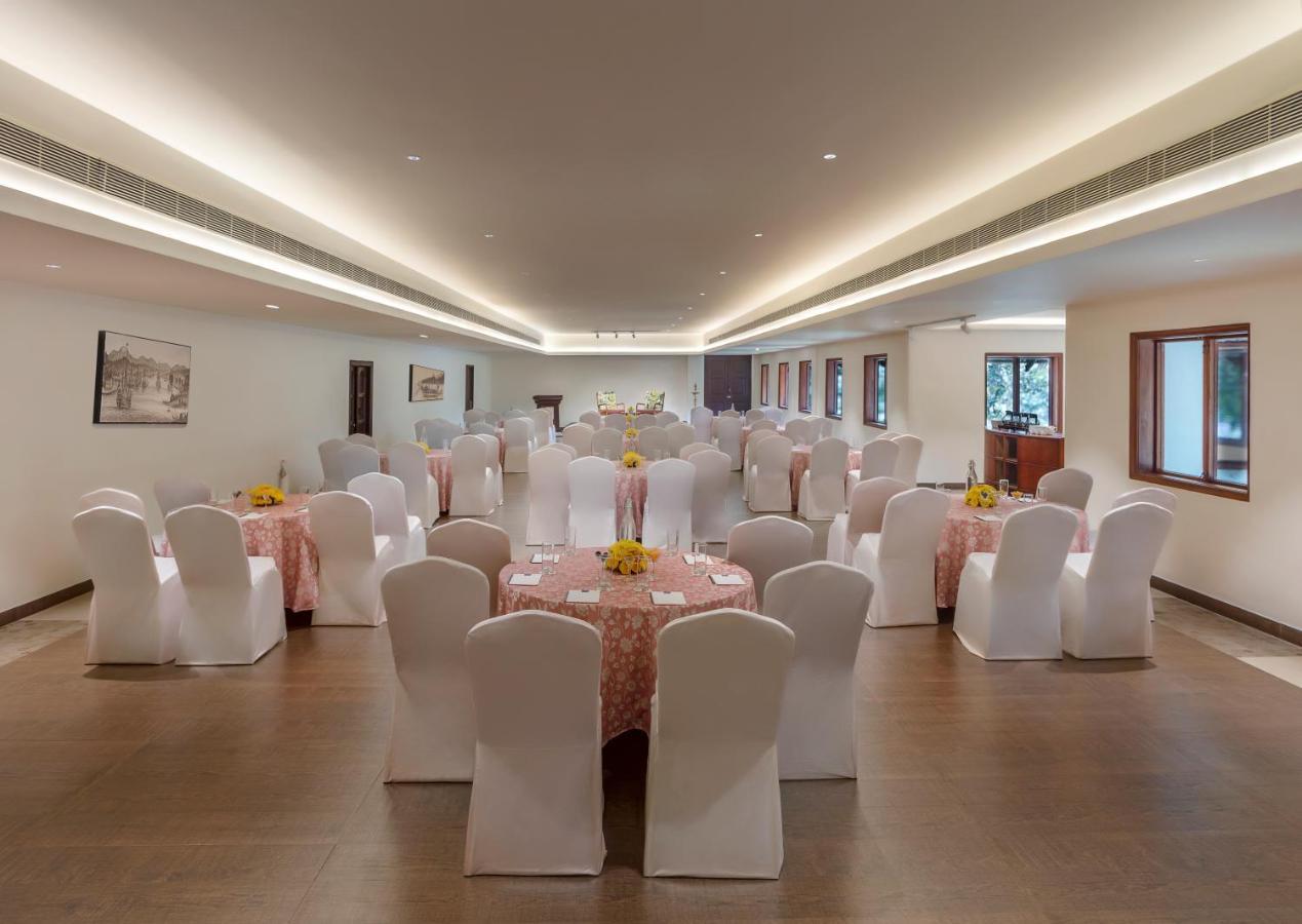 Estuary Sarovar Portico Poovar Exterior foto