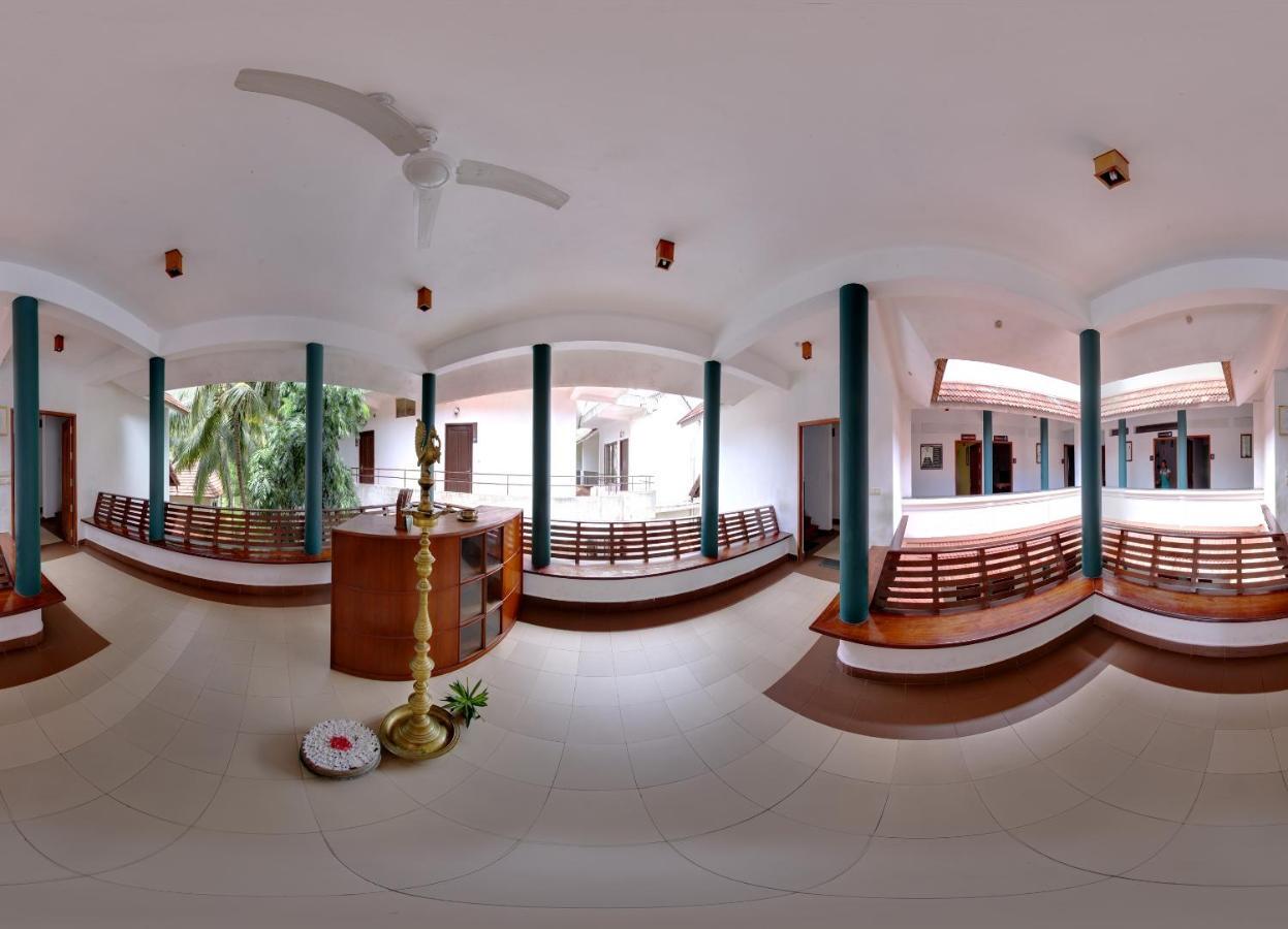 Estuary Sarovar Portico Poovar Exterior foto