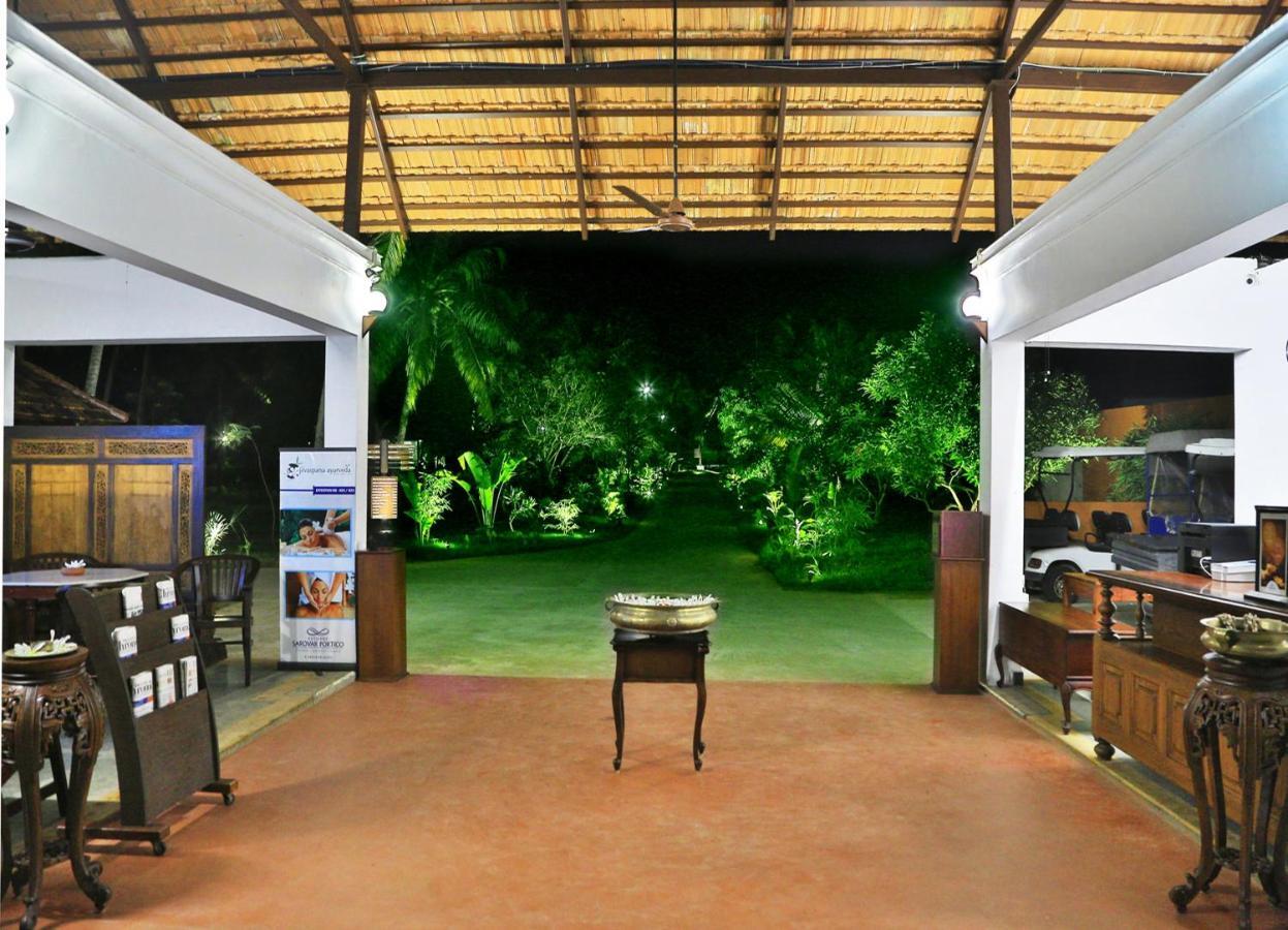 Estuary Sarovar Portico Poovar Exterior foto