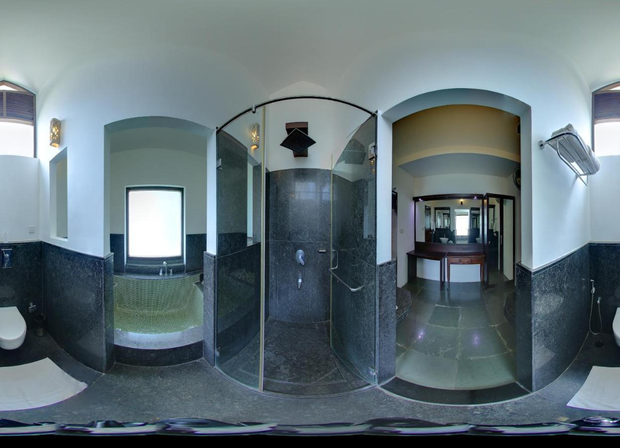 Estuary Sarovar Portico Poovar Exterior foto